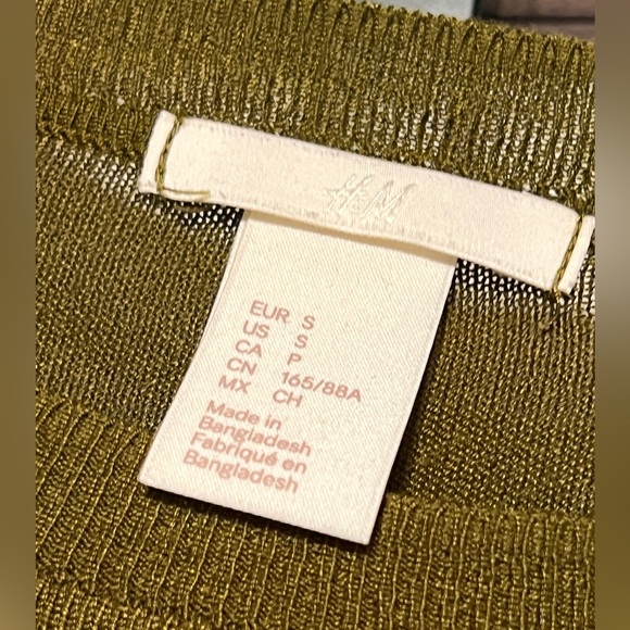 H & M Sweater - Picture 3 of 4